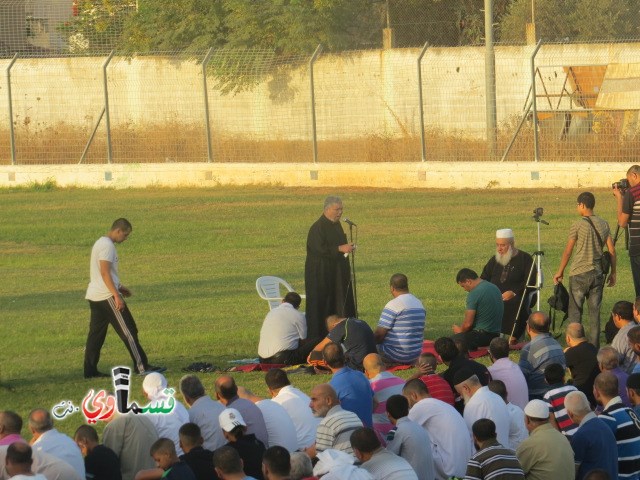  كفرقاسم - فيديو : تتصافح الايدي وتتعانق الرقاب في صلاة عيد الاضحى المبارك في المصلى ومشاركة واسعة مع الابتسامة 